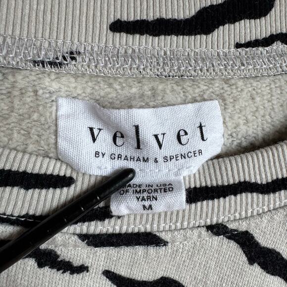 Velvet By Graham and Spencer lightweight cotton sweatshirt size medium - Picture 3 of 13
